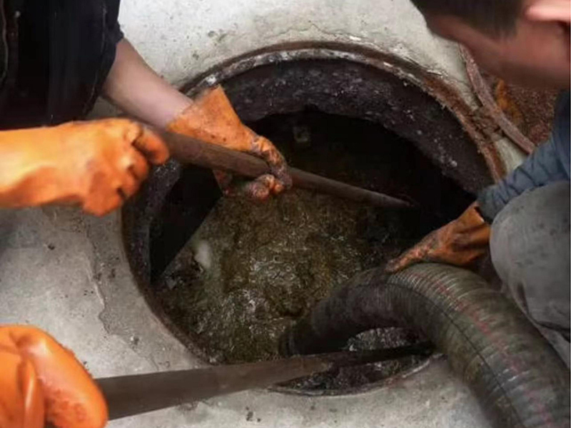 章丘清理化粪池时如何避免沼气的危害?